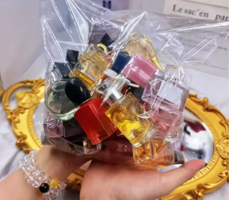 Lot de 12 Parfums Miniatures