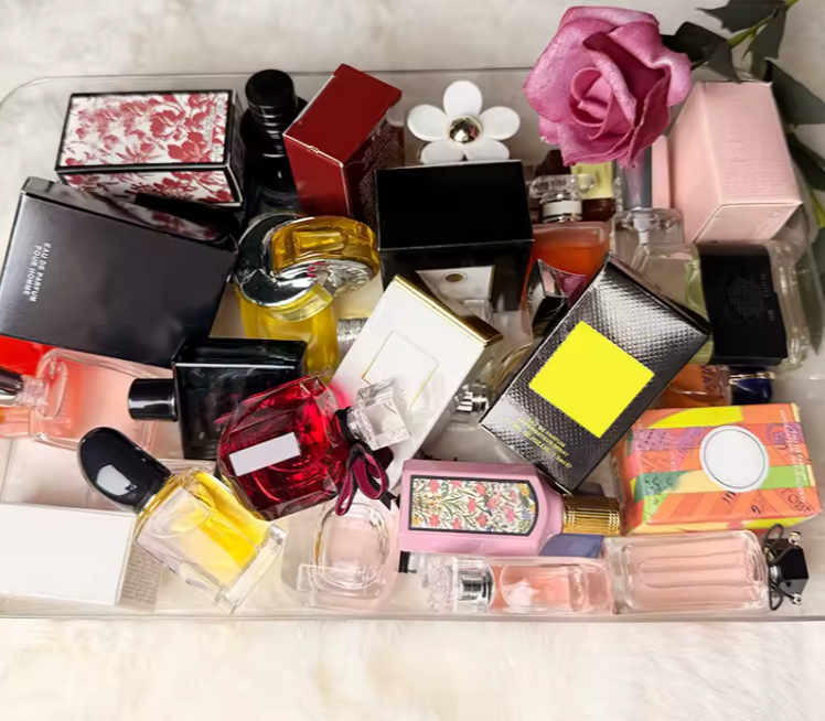 Lot de 12 Parfums Miniatures